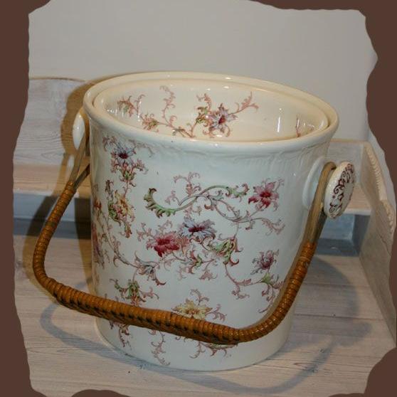 Feinsteinguttopf mit Deckel und Henkel Jugendstil