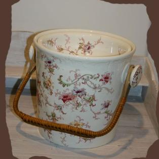 Feinsteinguttopf mit Deckel und Henkel Jugendstil