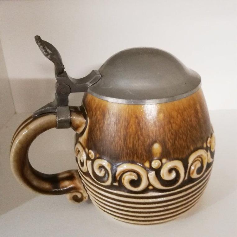 alter Steinzeug Humpen braun Jugenstil