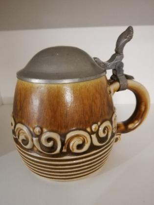 alter Steinzeug Humpen braun Jugenstil