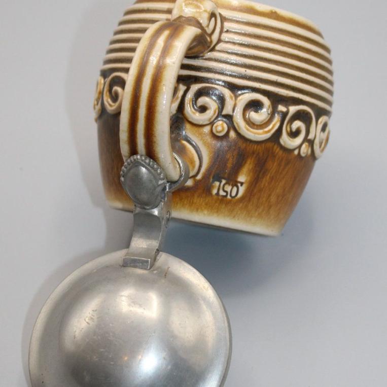 alter Steinzeug Humpen braun Jugenstil