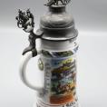 Humpen Bierkrug mit Lithografie im Stand
