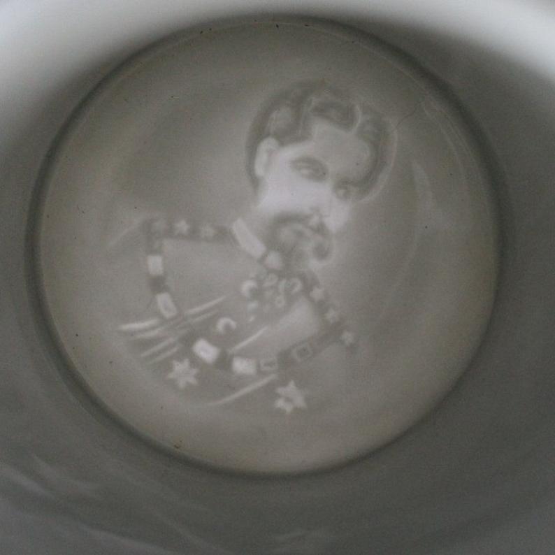 Humpen Bierkrug mit Lithografie im Stand