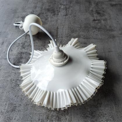 Hängelampe Glas Rüschenschirm antik