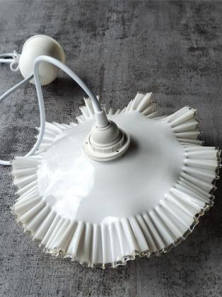 Hängelampe Glas Rüschenschirm antik